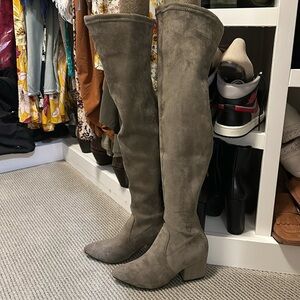 Over the knee boots. Suede.